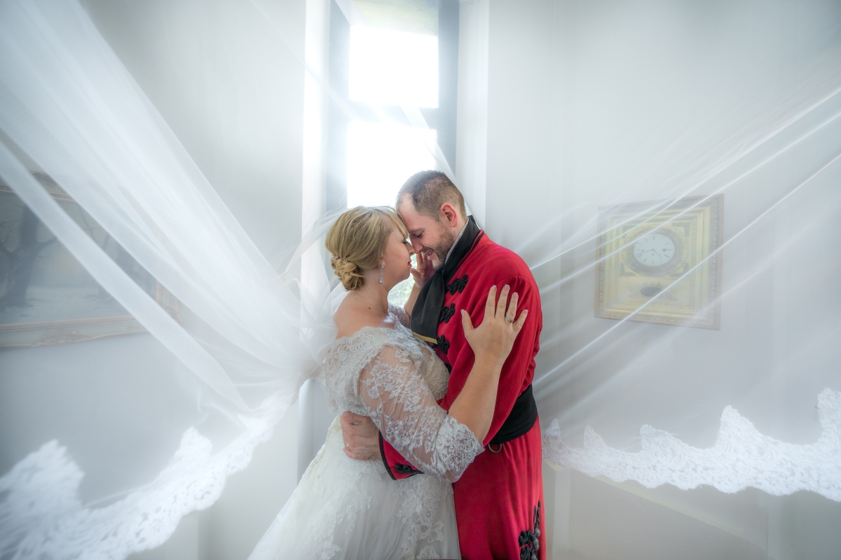 Ljubavna veza ona trazi njega