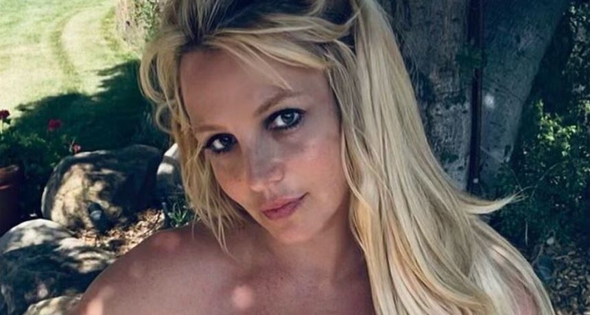 Više od 30 milijuna ljudi šokirano toples fotkama Britney Spears: 'Nešto je ovdje jako sumnjivo'