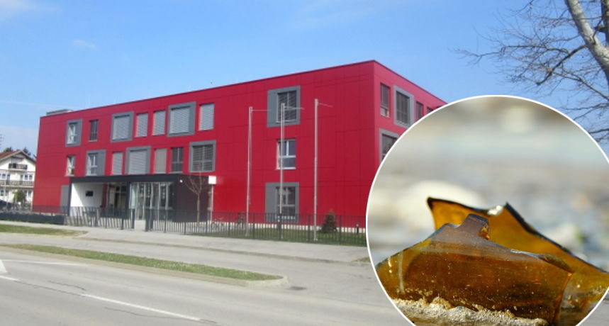 Dvorište Centra 'Tomislav Špoljar' opet devastirano: Učenik porezao prst na staklu, sve je puno opušaka