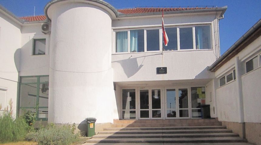 Skandal u Srednjoj školi Biograd: Ravnatelj Ivica Kero pod istragom DORH-a zbog utaje novca za liječenje učenika