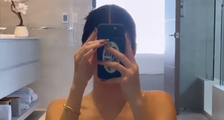 Nakon što je doživjela najveće kritike do sada zbog fizičkog izgleda, Kendall ponovno objavila fotku u donjem rublju