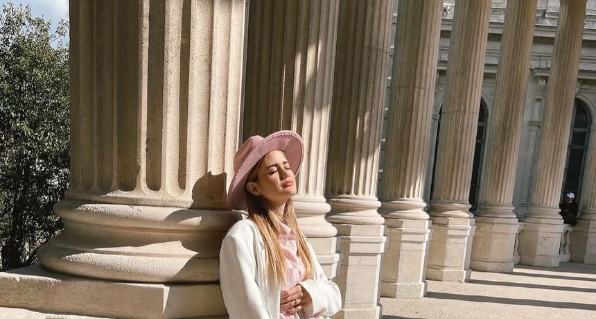 Adriana Đurđević objavila novu fotografiju trbuščića u rozom stylingu od glave do pete