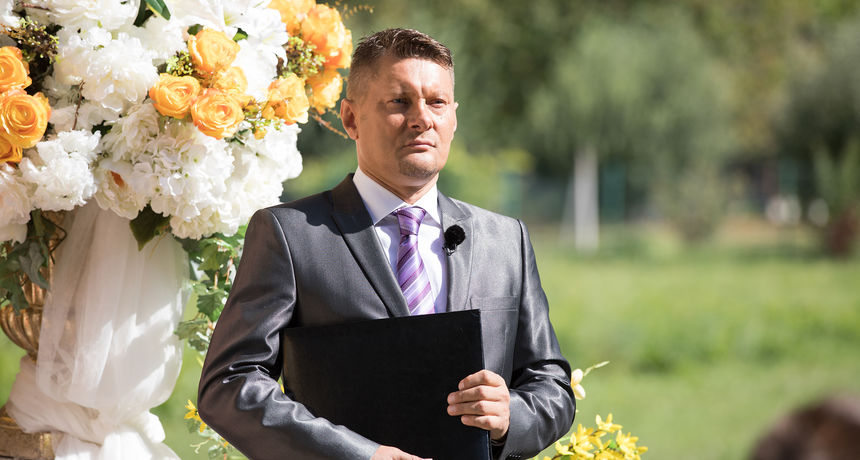 Upoznajte matičara showa 'Brak na prvu': Nenad Kumrić vjenčat će nove parove druge sezone!