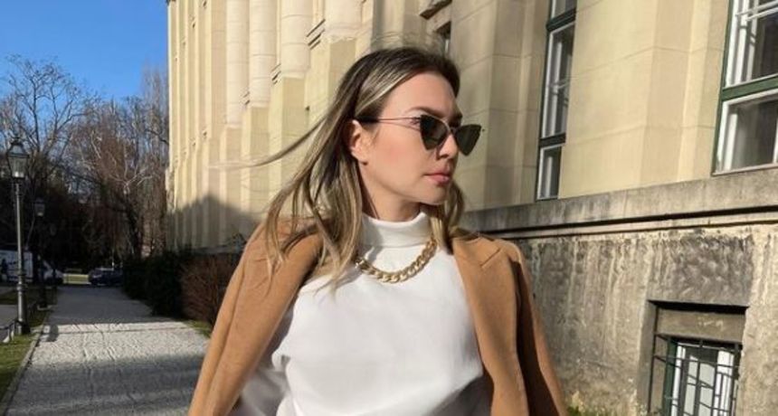Bizarna moda: Domaća influencerica isprobala džemper ispod kojeg se vidi čitav grudnjak