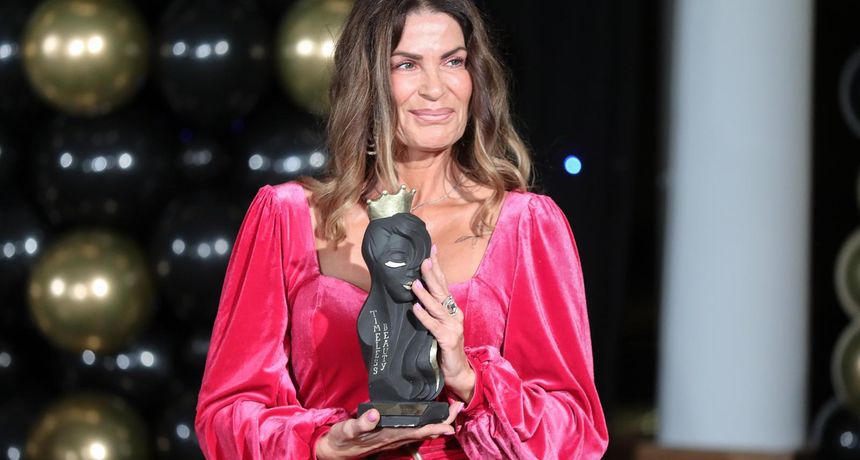 Ana Sasso konačno se pojavila u javnosti! Ona je simbol seksi osamdesetih - i nije ostarila ni sekunde