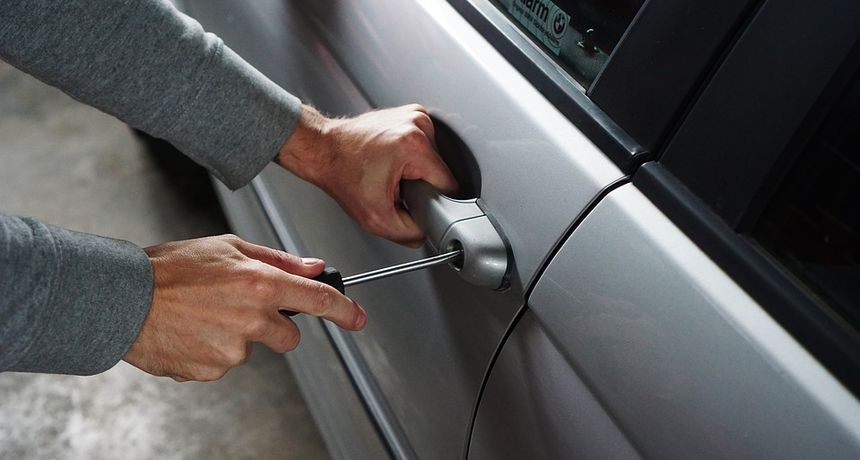 Nestao U Noci Policija Traga Kradljivcem Golfa Karlovackih Registracija I Vozilom U Jednoj Od Tri Prometne Nesrece Bilo OzlijeÄenih Kaportal Hr