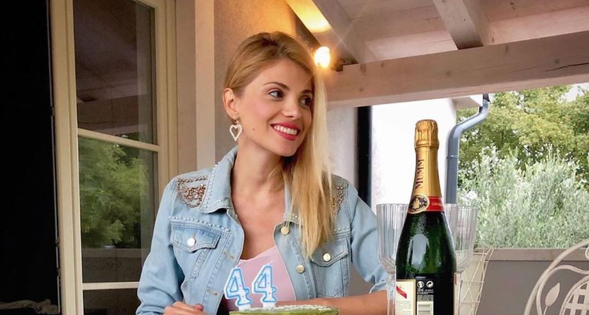 S godinama sve ljepša Lejla dobila prekrasnu rođendansku čestitku od supruga: 'Nepravdi i udaraca si izdržala i previše'