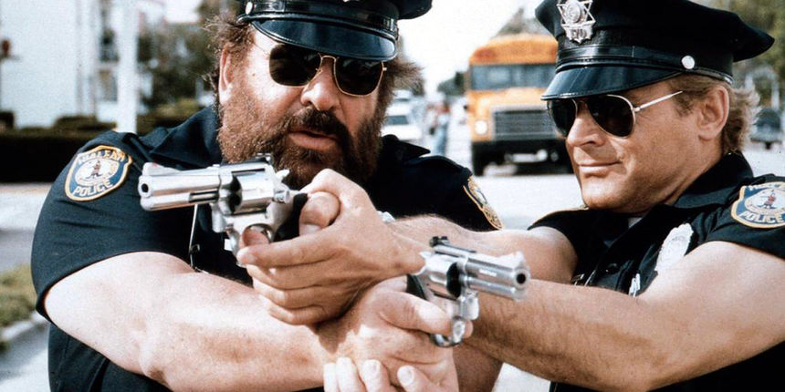 Možete li vjerovati da su oni FBI agenti prerušeni u policajce?!