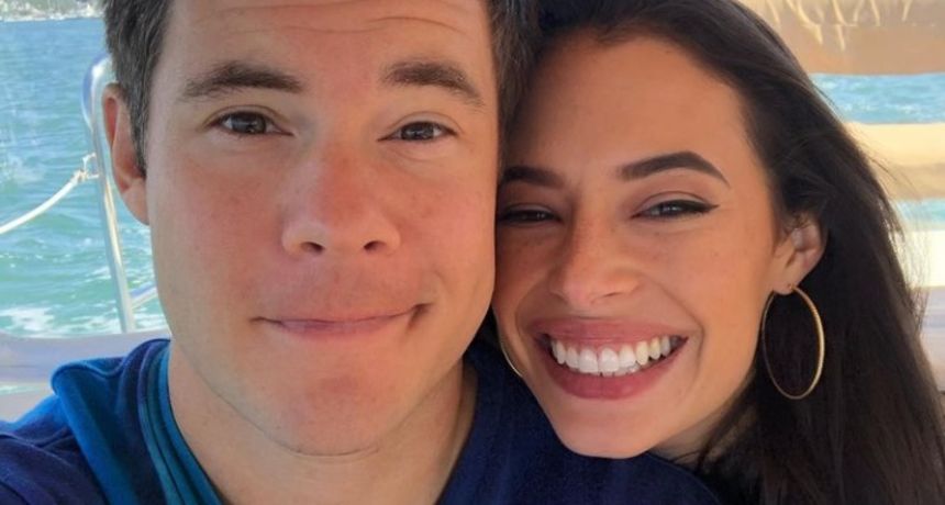 Adam DeVine, zvijezda 'Moderne obitelji', vjenčao se u Meksiku: Svatovi su se ludo zabavljali na bazenu i plaži