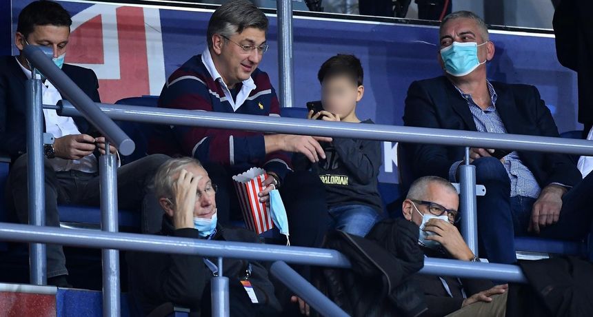 S tatom na utakmicu! Premijer Plenković svom preslatkom sinu prenio je jednu veliku strast