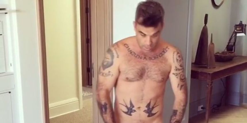 Robbie Williams nonšalantno prošetao potpuno gol za fanove dok ga je supruga snimala