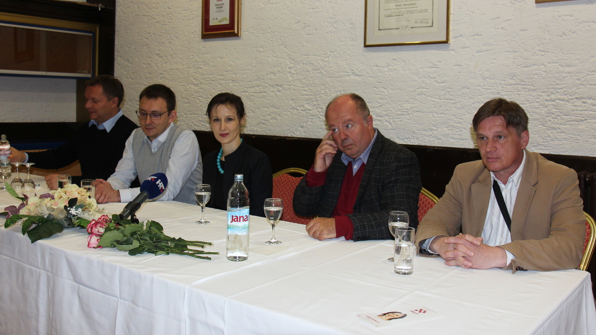 f8c3cd3135e8bafdcd501d11fe8ecb62.jpg?v=2